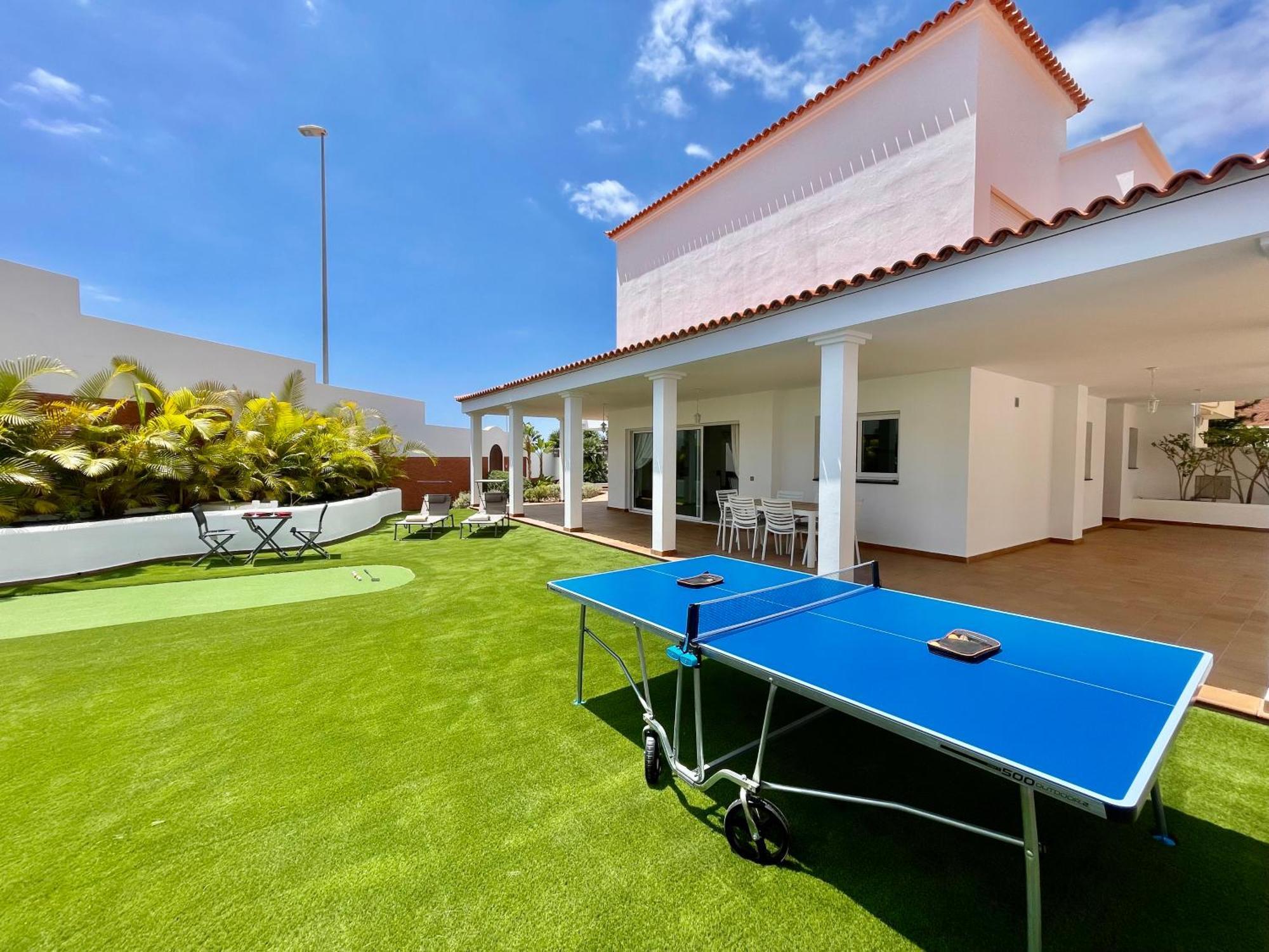 Villa Amorio A Spacious Modern Getaway With A Private Heated Pool & Sea Views Costa Adeje  Exterior photo